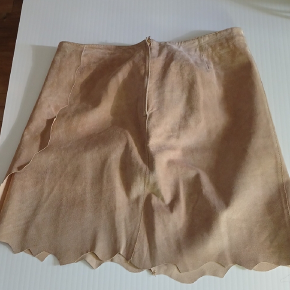 Danier Faux Suede Tan Scalloped Mini Skirt - Picture 2 of 9